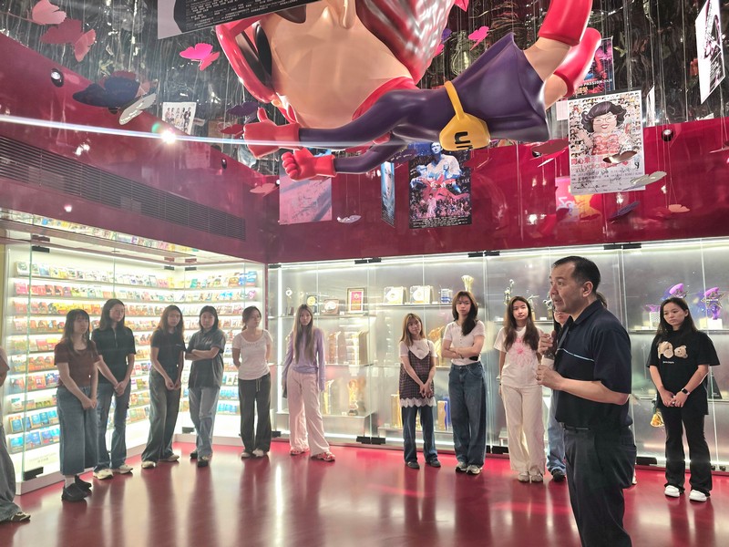 BAGE｜🎤 Celebrating a Legend: BAGE Students Explore Leslie Cheung's Legacy at Fun Space! 🦋