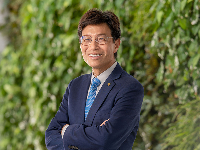 Dr Albert Chau